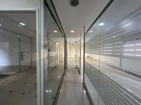 Oficina 3 ambientes con 2 baños