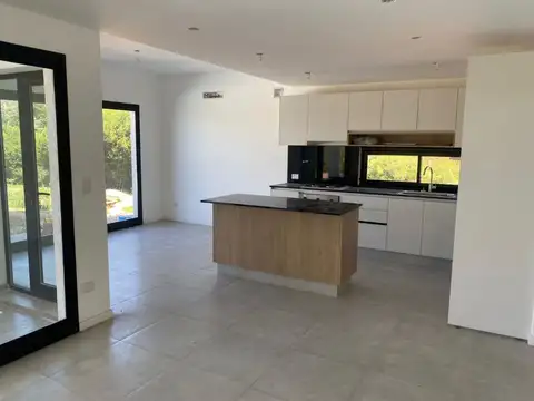 Casa en Venta en El Cantón - Barrio Golf, USD 415.000