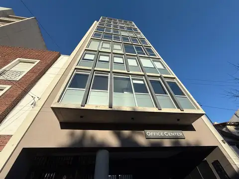 VENTA MODERNA OFICINA EN MACROCENTRO CON RENTA INCLUIDA Y COCHERA