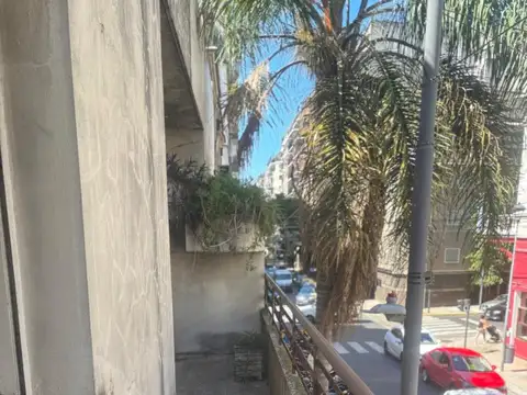 Al frente en edificio por escalera super luminoso apto vivienda o profesional