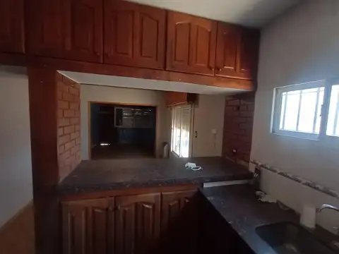 Casa 8 ambientes con 3 baños