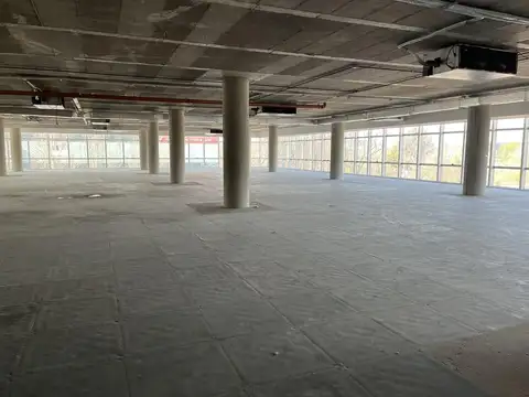 Oficina en Alquiler con 48 cocheras