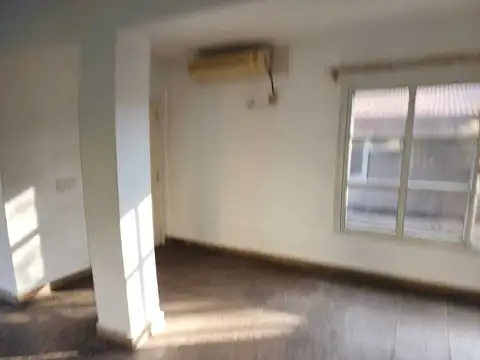 Casa 6 ambientes con 2 baños