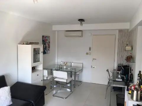 DEPARTAMENTO 2 AMBIENTES CON COCHERA ESCUCHA OFERTA