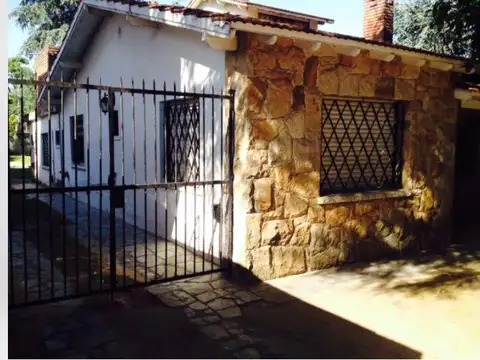 VENDO CHALET ANTIGUO CENTRO 4 DOR. 2 BÑS ENTRADA PARA AUTO Y FONDO V3760