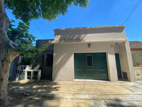 Venta Casa para 2/3 familias 7 ambientes Temperley