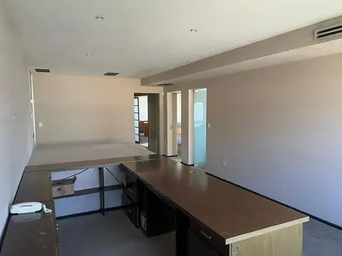 Oficina en Alquiler con 1 cochera
