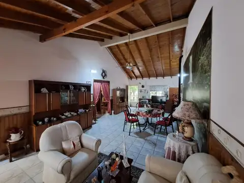 Casa 3 ambientes con 1 baño