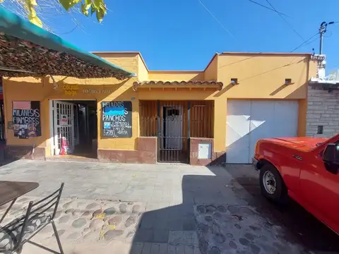 Casa en  Carril Urquiza. Maipu