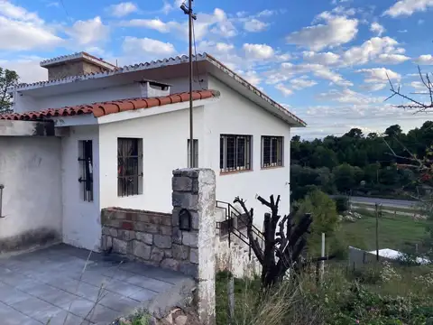 SE VENDE CASA MAS LOTE DE 896 MT2 EN HUERTA GRANDE