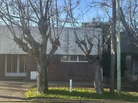 Casa 5 ambientes con 1 baño