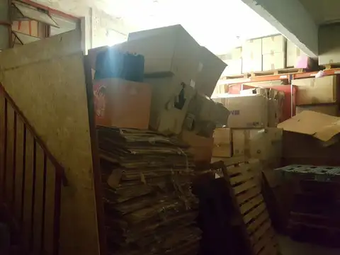 Vendo Galpon de 550m2 aprox.- mas depto 3 ambientes