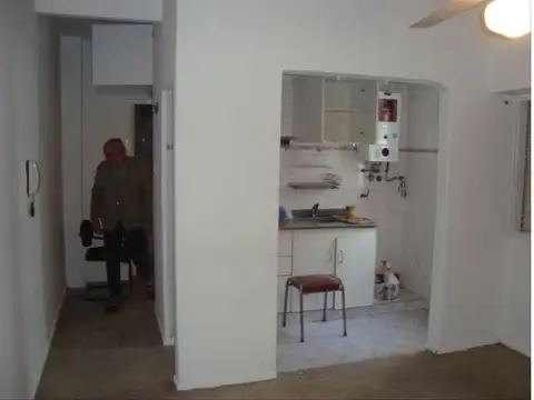 Carlos Calvo 72 , Piso 1