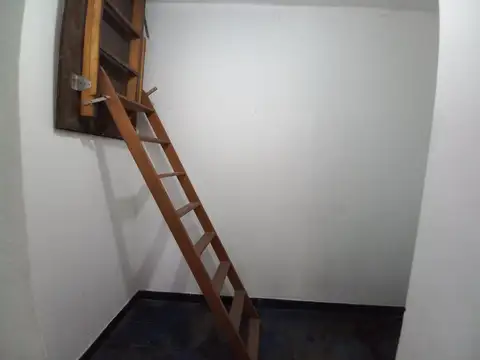 Casa 6 ambientes con 2 baños