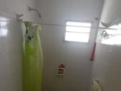 Casa 7 ambientes con 1 baño