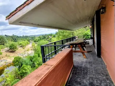 Casa 8 ambientes con 3 baños