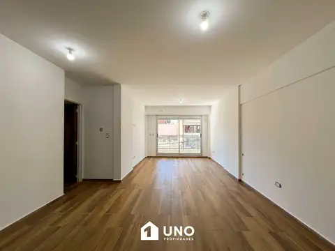 Córdoba y Suipacha - Amplio Dpto de 2 Dormitorios Externo. Posibilidad cochera.