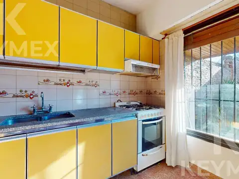 Casa 5 ambientes con 2 baños