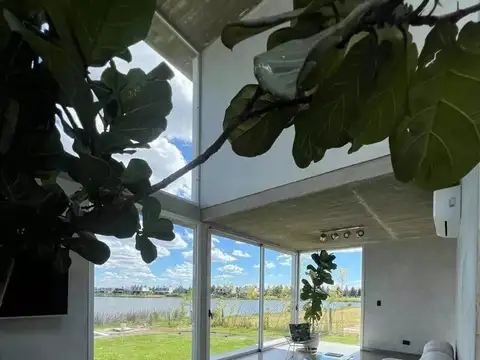 Casa 4 ambientes con 3 baños