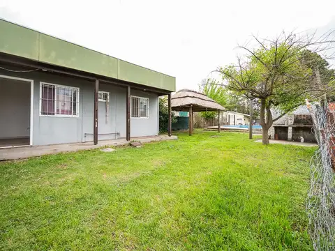 Casa en venta un domitorio con pileta La carolina
