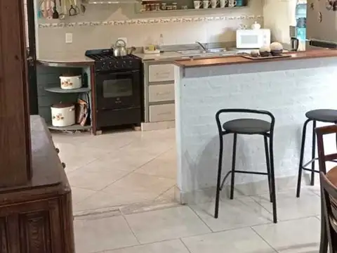 Casa 5 ambientes con 2 baños