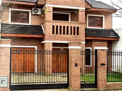 OPORTUNIDAD VENTA CASA DE 4 AMBIENTES, BARRIO SAN CARLOS