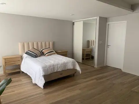 Monoambiente con balcón amoblado y equipado