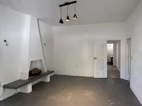 Casa 4 ambientes con 2 baños