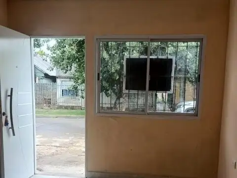 Local en Alquiler en Isidro Casanova, $ 250.000