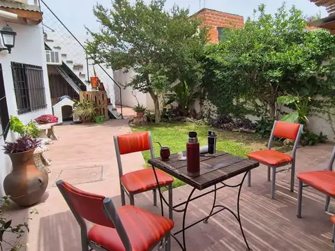 Casa 5 ambientes en Beccar - Lote Propio de 10 x 25 - Jardín - Cochera