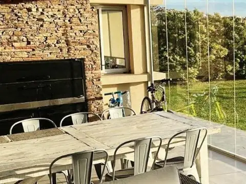 Casa 4 ambientes con 4 baños