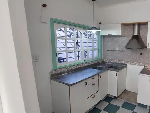 Departamento tipo casa en venta en Merlo Sur