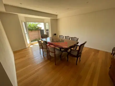 Casa 5 ambientes con 3 baños