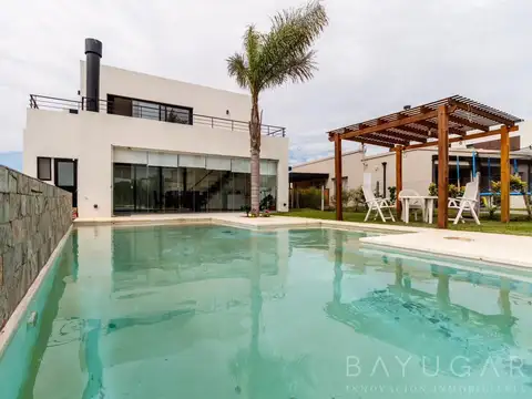 Venta - Casa en Santa Elena - Pilar del Este