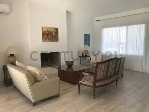 CASA 4 AMBIENTES Y PISCINA. B. BARBARITA TIGRE