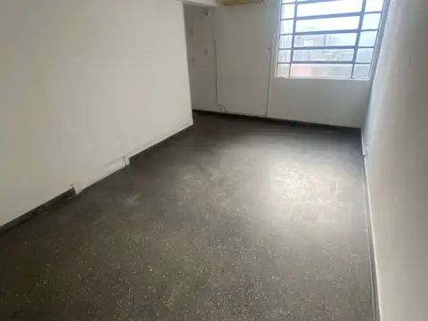 av. hipolito yrigoyen 4100, Piso 1