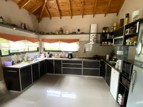 Casa 5 ambientes con 2 baños