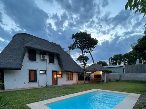 Casa en Pinares 3 dorm y altillo alquiler 100