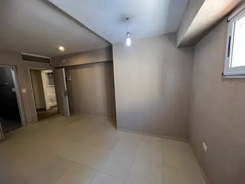 EN VENTA EN CASEROS CENTRO OFICINA DE 21M2 CON BAÑO Y COCINA SECTORIZADA - FICHA 10221