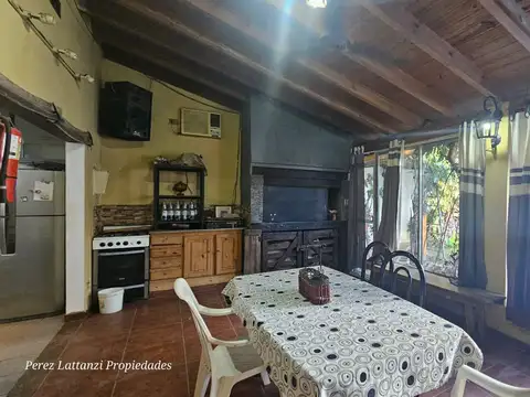 Casa en Venta con 2 cocheras