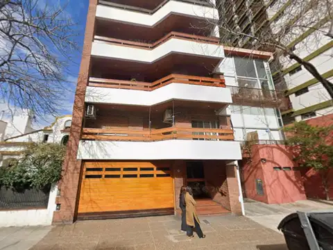 Exelente piso 4 amb. con dependencia cochera y baulera recien pintado muy luminoso 1 cuadra Cabildo