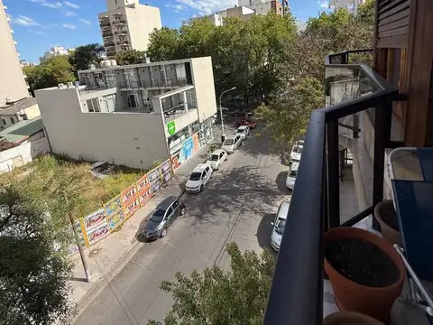 Hipólito Yrigoyen 2400