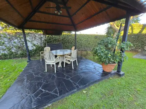 CASA VENTA 4 DORMITORIOS  5 AMBIENTES   BAÑOS EN SUITE  LUMINOSO LISTA PARA HABITAR