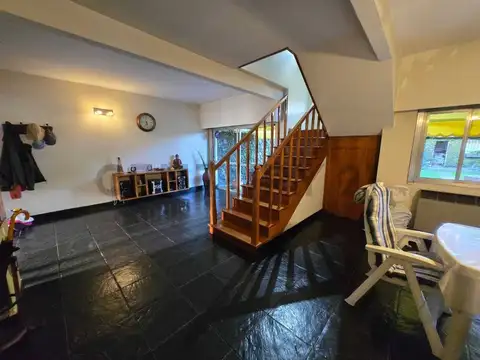 Casa en Venta con 3 cocheras