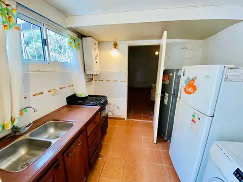 VENTA CASA CON PILETA Y BAJADA AL LAGO CARLOS PAZ