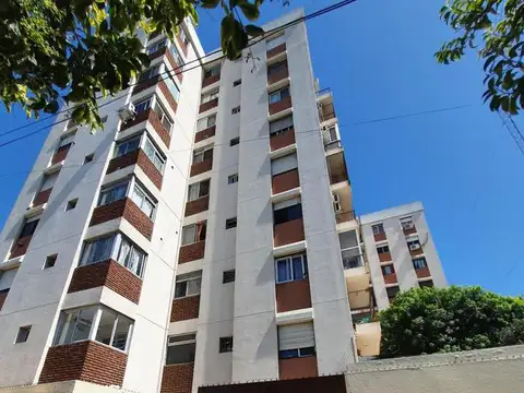 Interesante depto 2 hab. y cochera en venta a 50 mts de la estación de Moreno