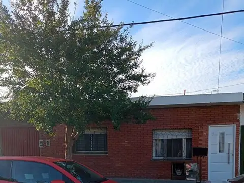 839 e/ 893 y Avenida Eva Perón