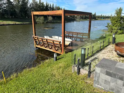 Casa al Agua Barrio  Virazón en Venta Nordelta