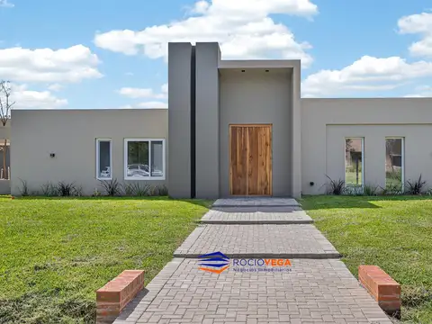 Casa en Venta con 2 cocheras