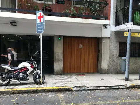 Laprida e/ General Lucio Norberto Mansilla y Charcas